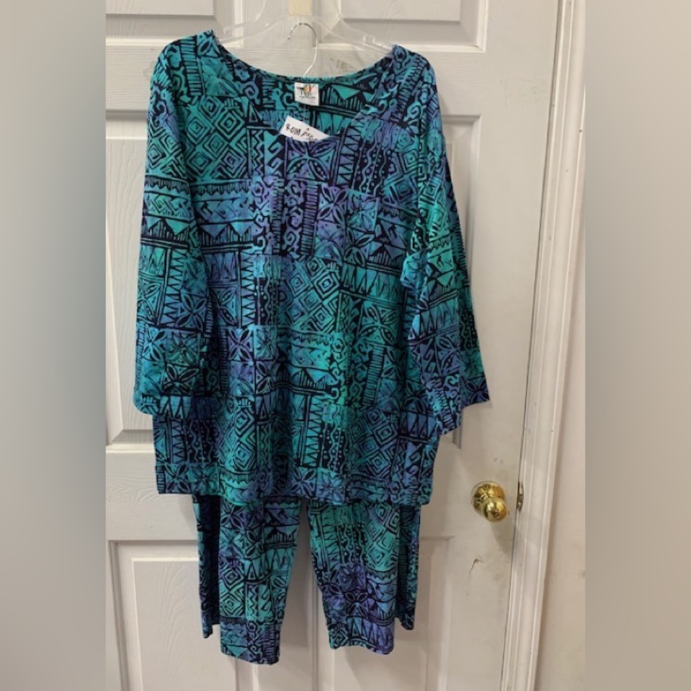 NWT batik top & Capri set aqua black purple plus size